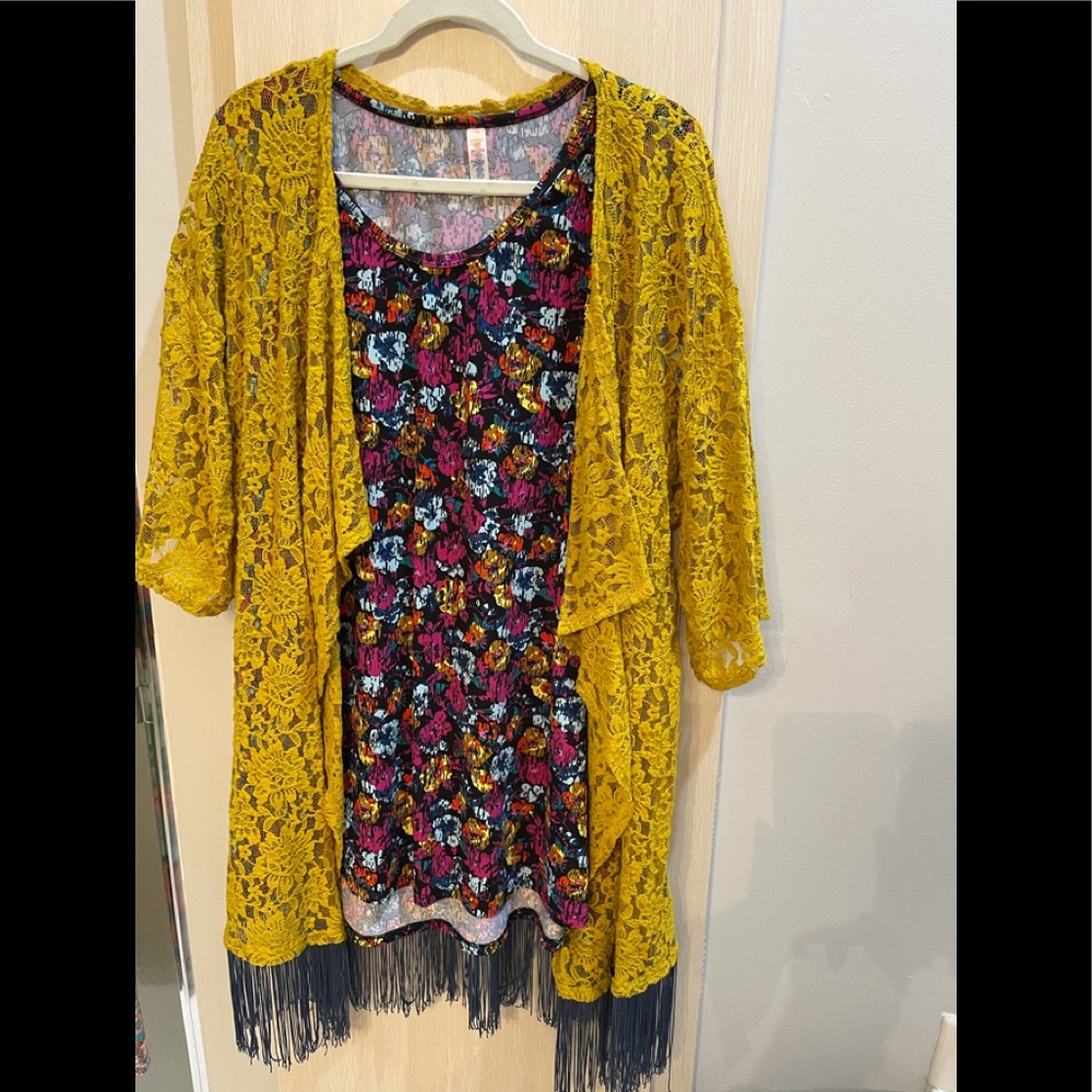 Bundle of Women’s Lula Roe Irma Tunic + Monroe Kimono Set